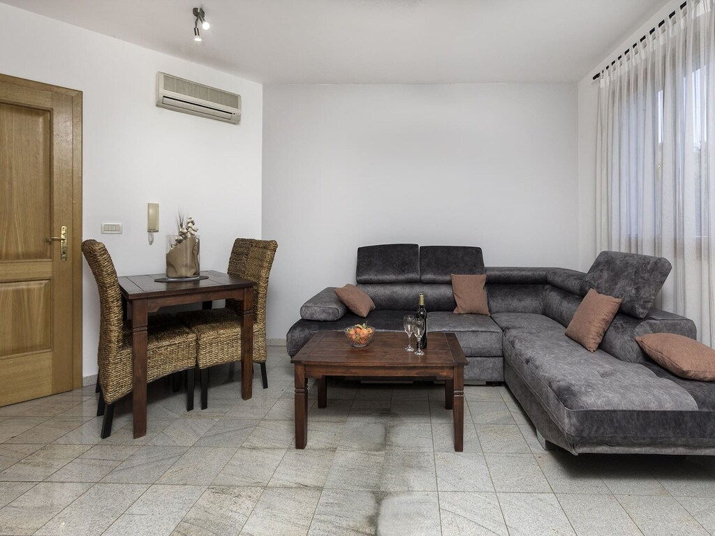 Appartement in Banjole bij Strand & Natuur