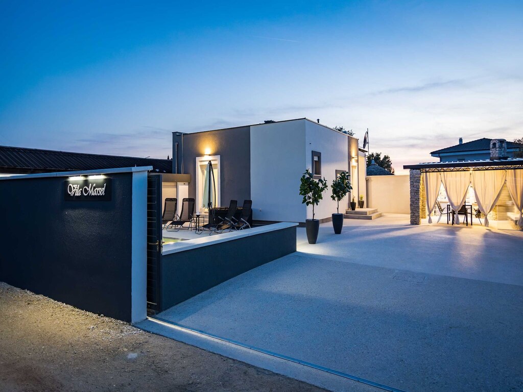 Villa in Gajana met verwarmd zwembad