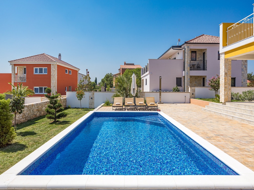Betoverende villa met zwembad in Krnica