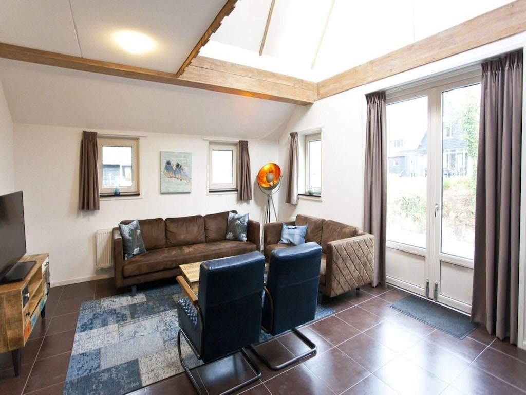 Waterfront Sauna Villa für 14