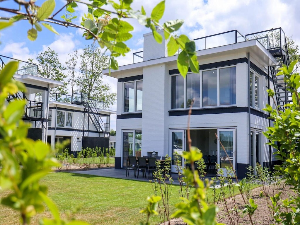 Villa met Waterzicht in Gelderland