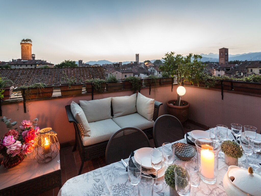 Penthouse met panoramisch terras in Lucca