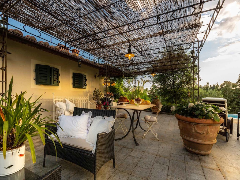 Bauernhaus in Pescia mit Pool und Garten