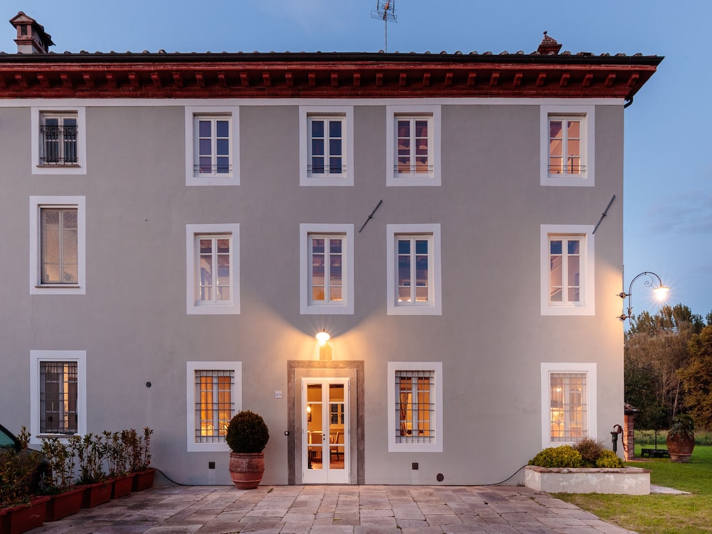 Villa bei Lucca mit Garten und Pizzaofen