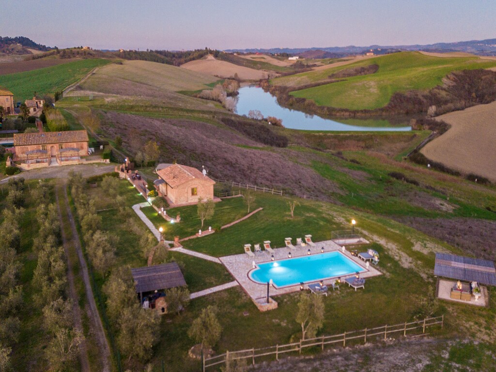 Villa in Toscane met Uitzicht en Zwembad
