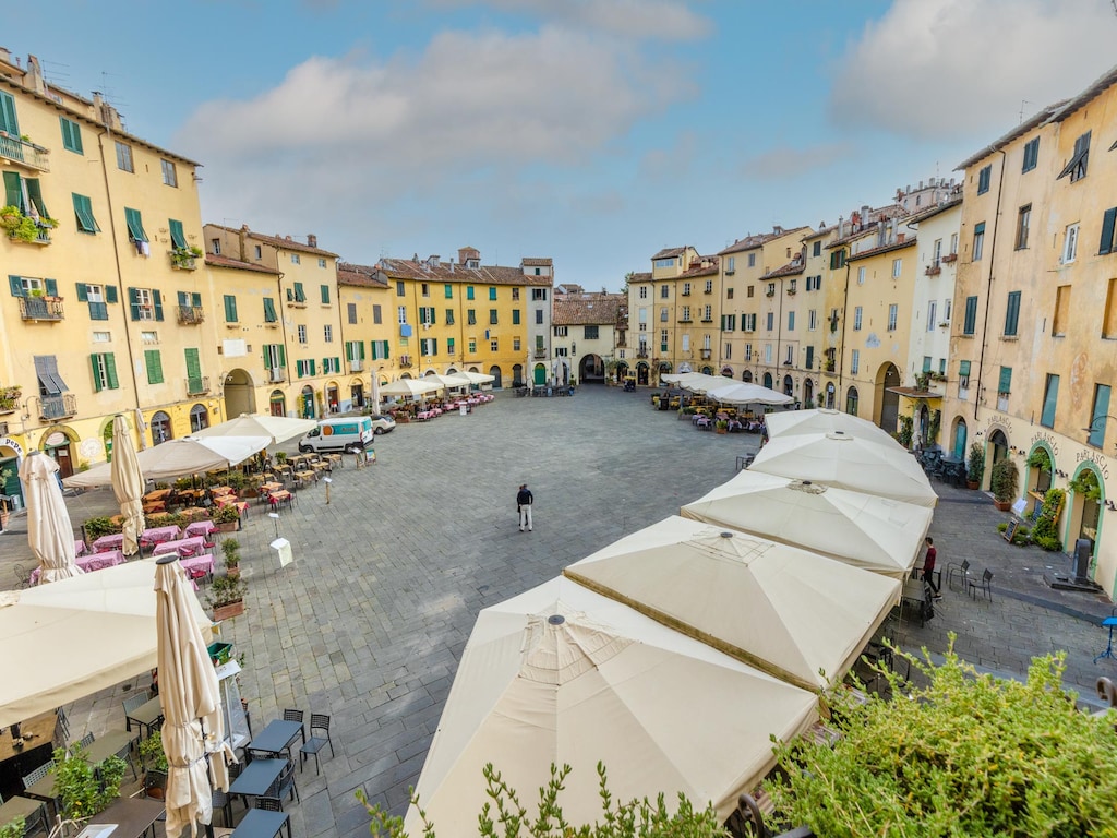 Appartement in Lucca met Piazza Uitzicht