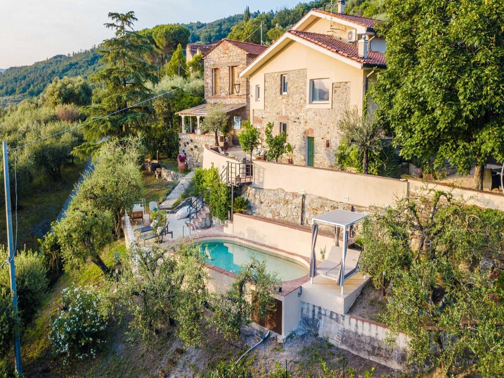 Boerderij in Toscane met panoramisch zwembad