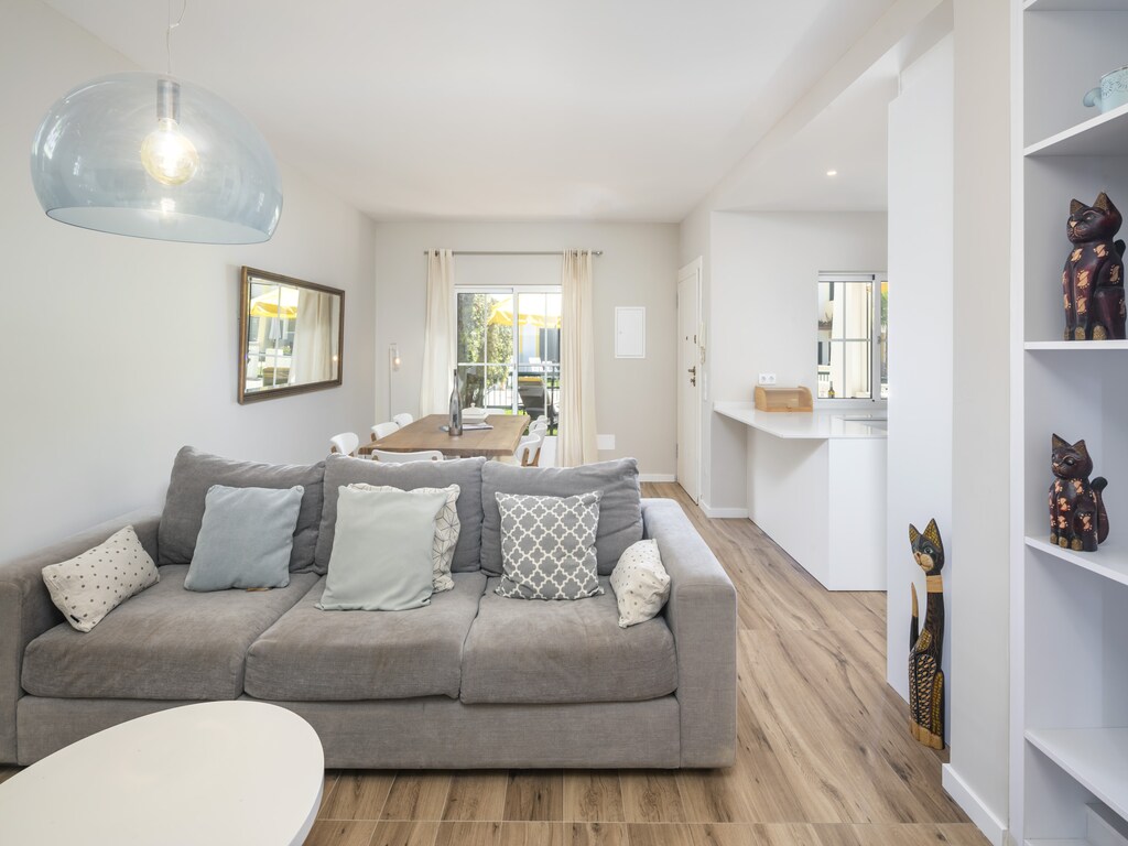 Modern appartement met uitzicht op zee, terras
