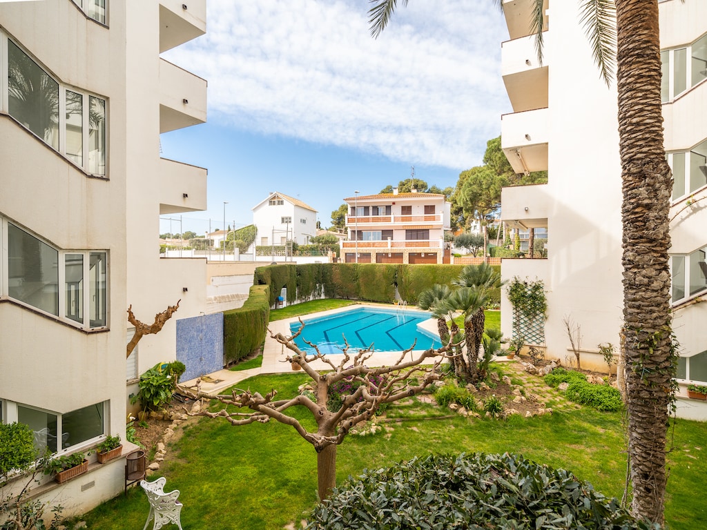 Appartement in L'Escala met zwembad en terras
