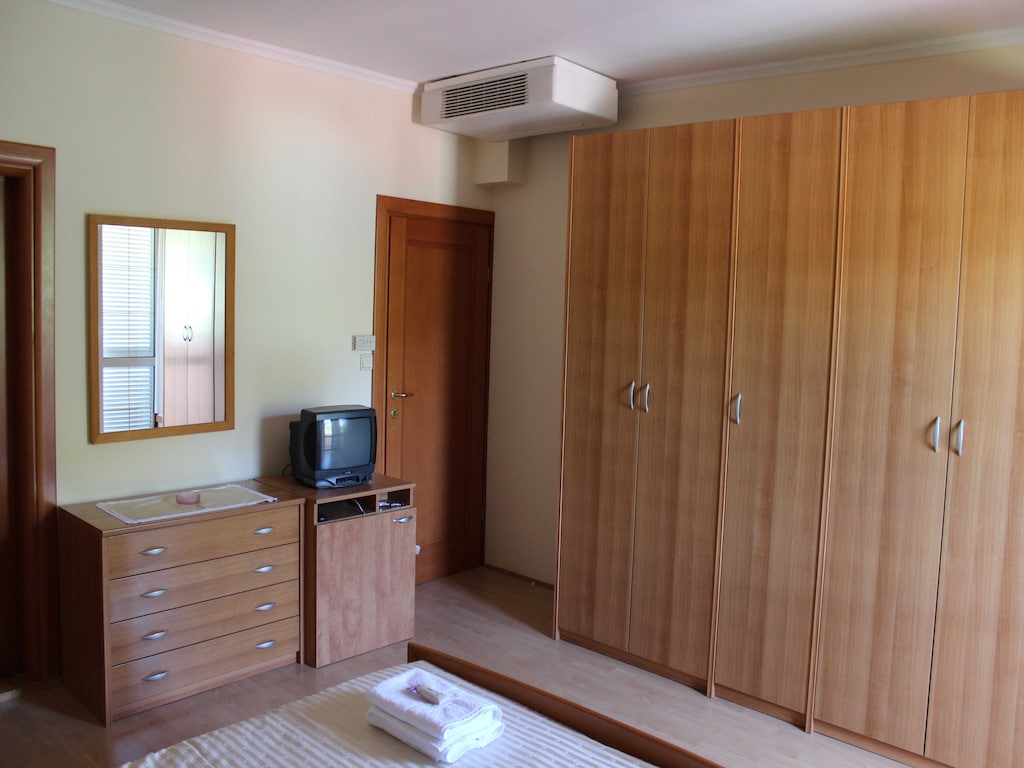 Guest House Villa Anggela - Triple room with Balcony and Garden View