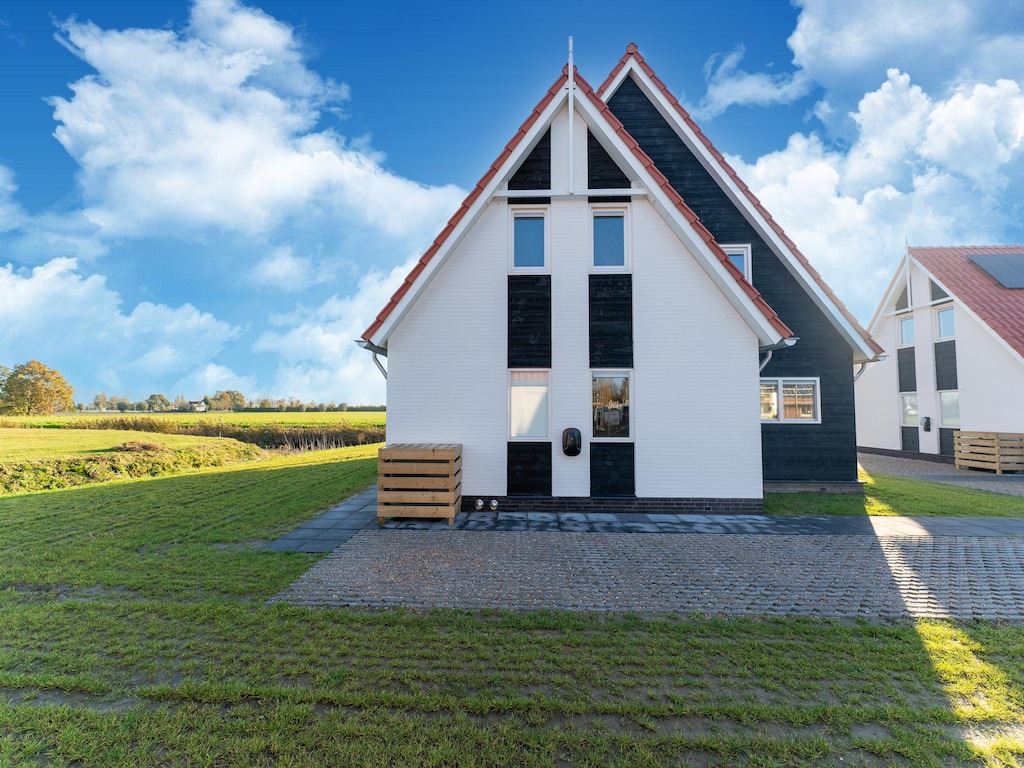 Ruime villa met privétuin en uitzicht