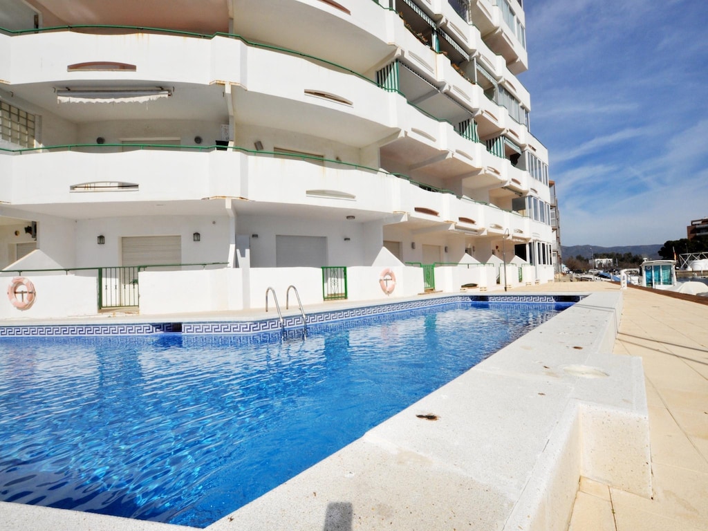 Wohnung in Roses nahe Santa Margarita Strand