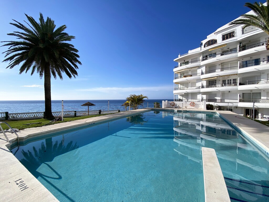 Appartement aan zee in Nerja bij El Salon