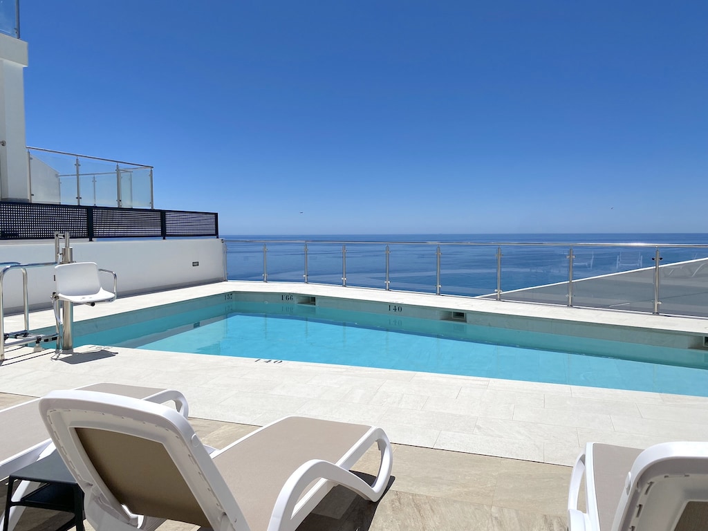 Appartement in Nerja met Zeezicht en Zwembad