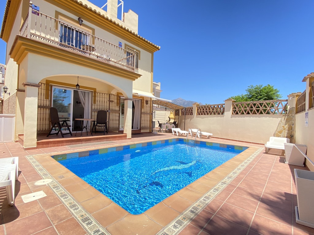 Villa in Nerja met zwembad bij El Playazo
