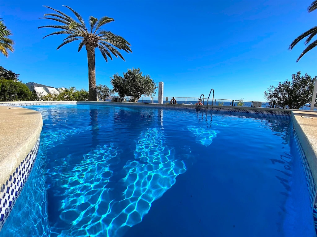 Appartement in Nerja met Uitzicht op Zee