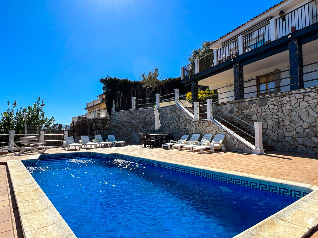 Ruhige Villa mit privatem Pool und Aussicht