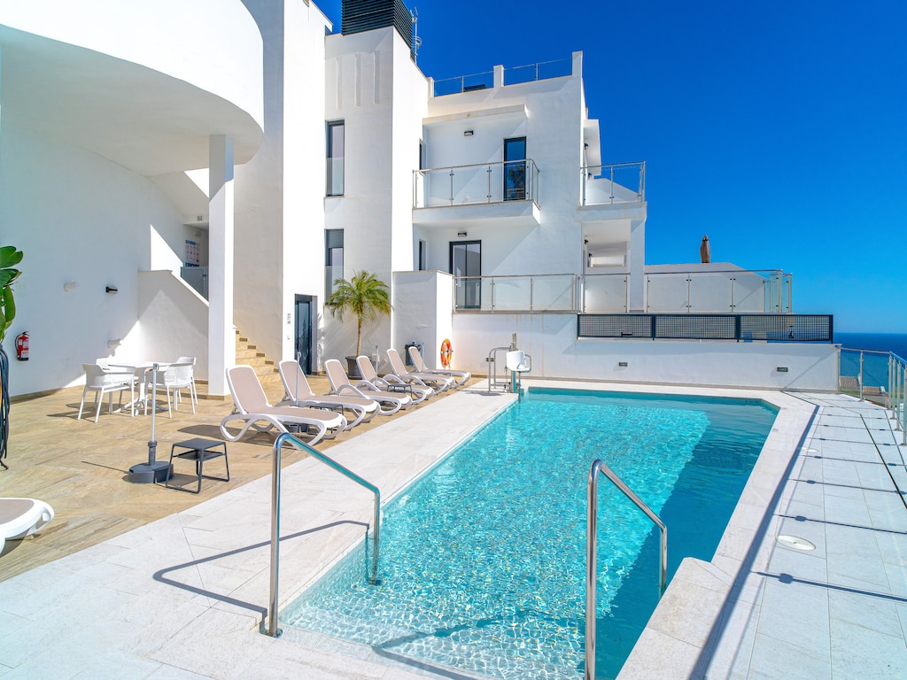 Appartement in Nerja met Zeezicht & Zwembad