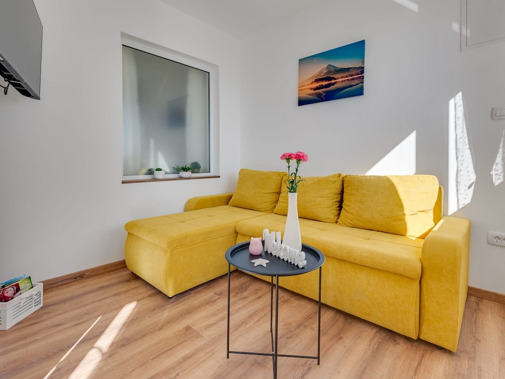 Smaakvol ontworpen appartement in Karlobag