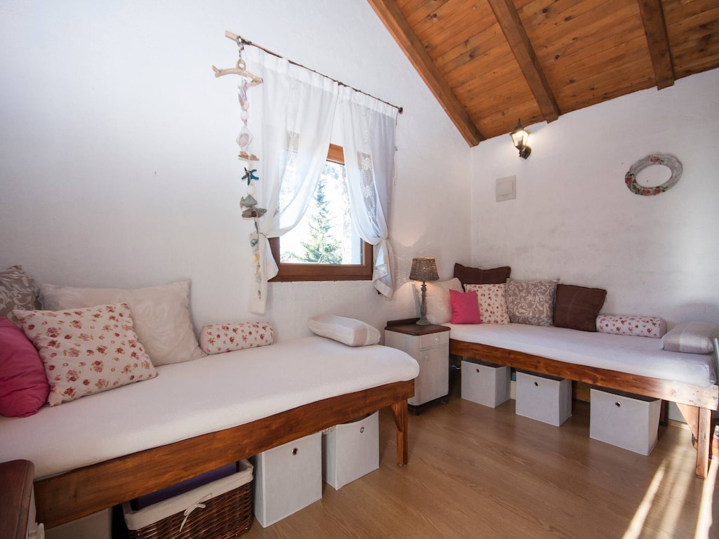 Mooi appartement vlakbij het strand Zvizda