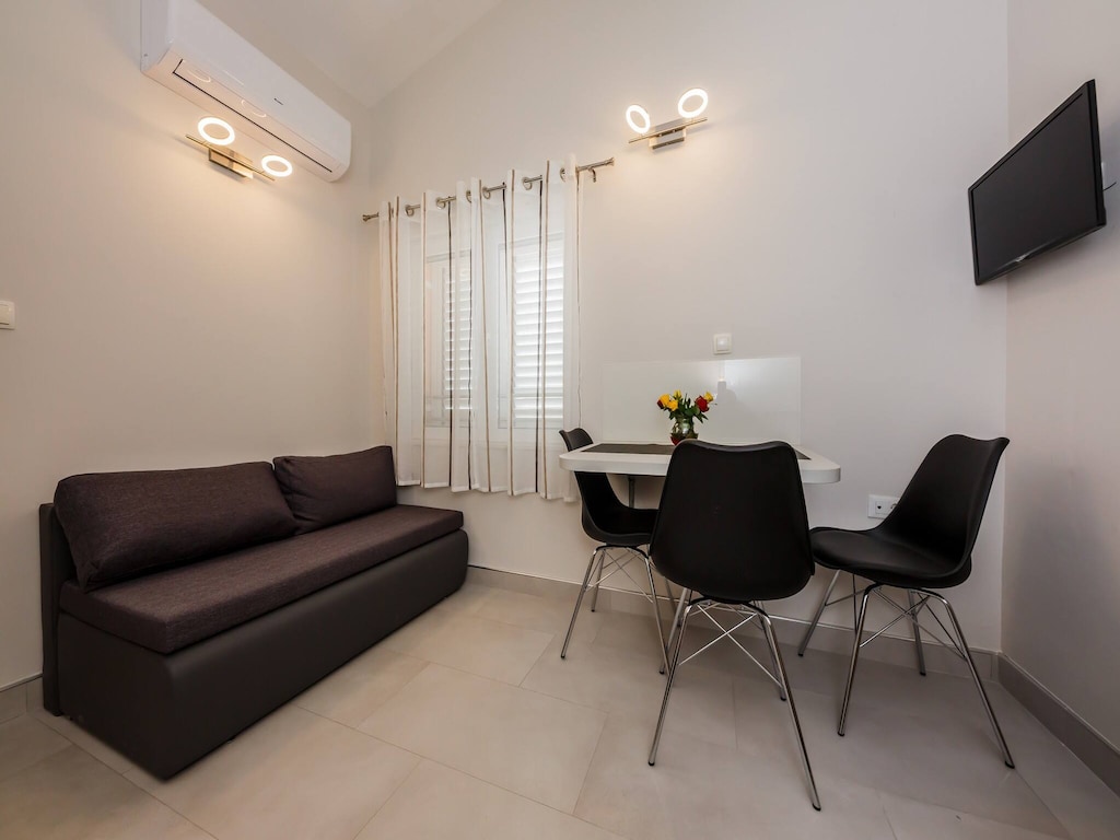 Appartement aan de kust in Sibenik-Brodarica