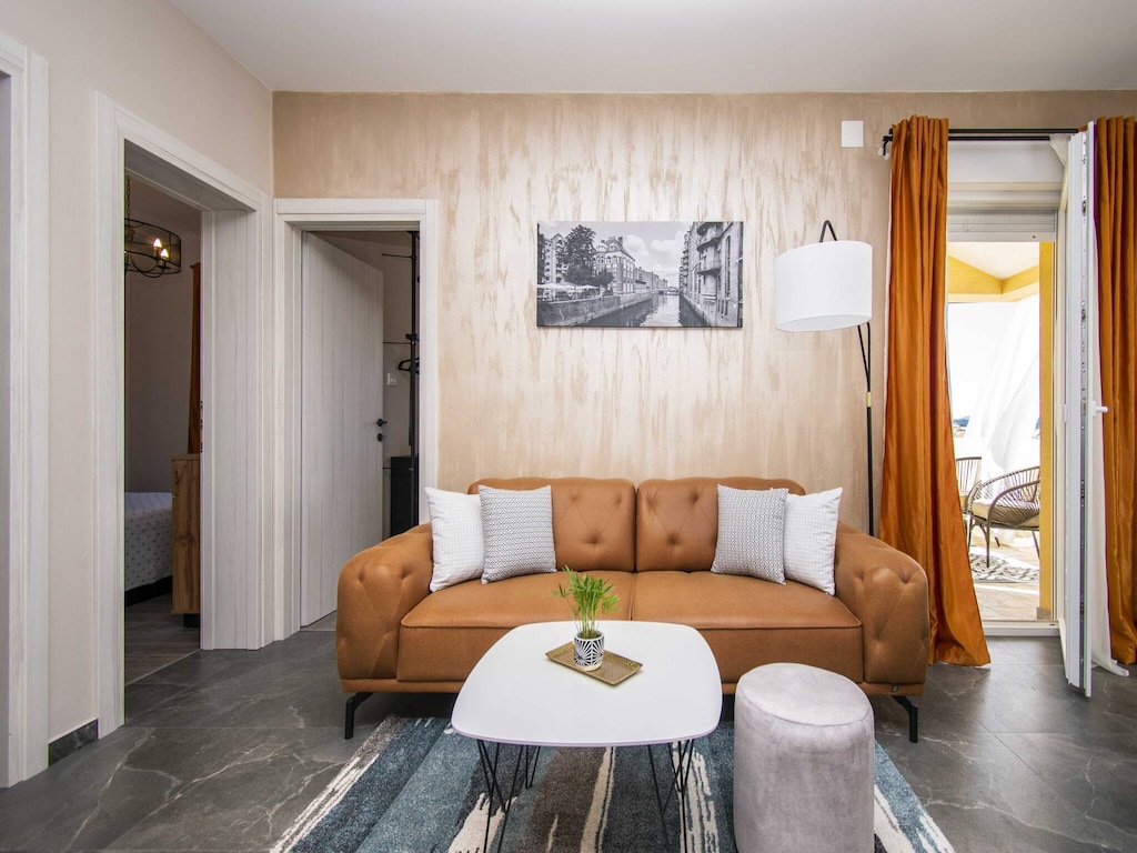 2-slaapkamerappartement aan de kust in Vodice