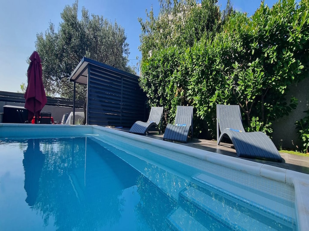 Ruim appartement in Kastel Novi