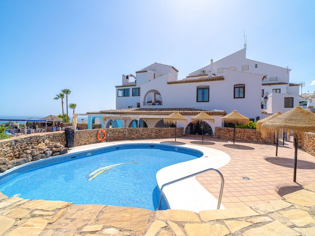Wohnung in Nerja mit Meerblick & Pools