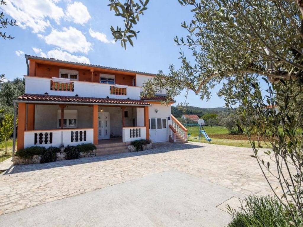 Appartement op Pašman bij Strand Lucina