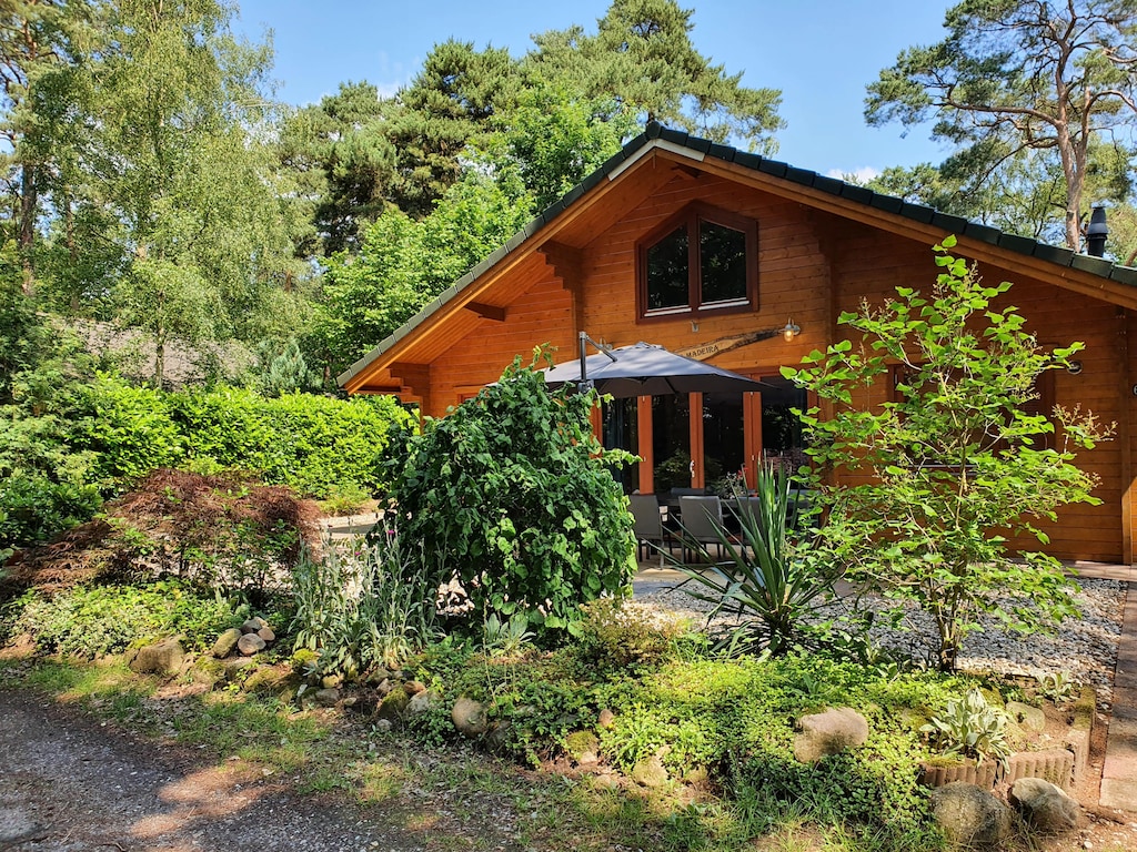 Luxe houten bosvilla
