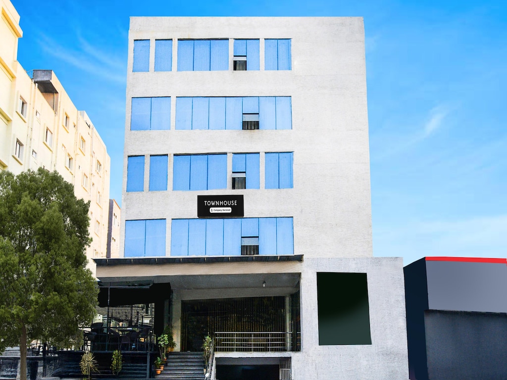 Super herenhuis Madhapur 30 meter weg