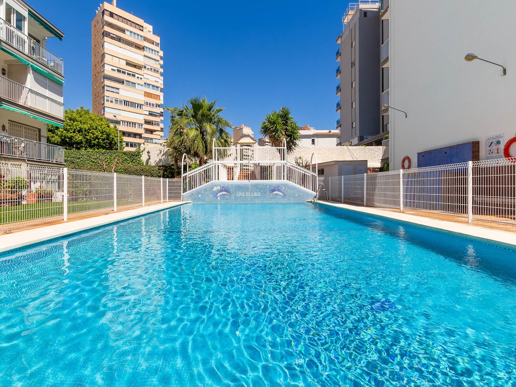 Appartement aan het strand met terras