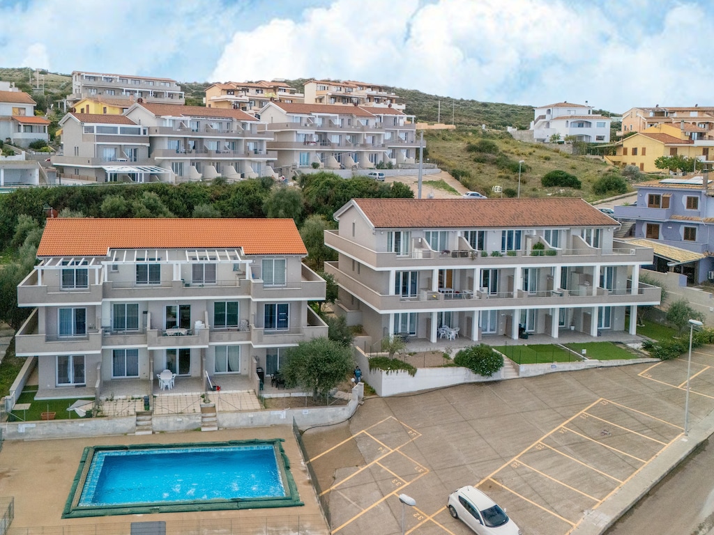 Wohnung in mit Schwimmbad und Aussicht auf das Meer