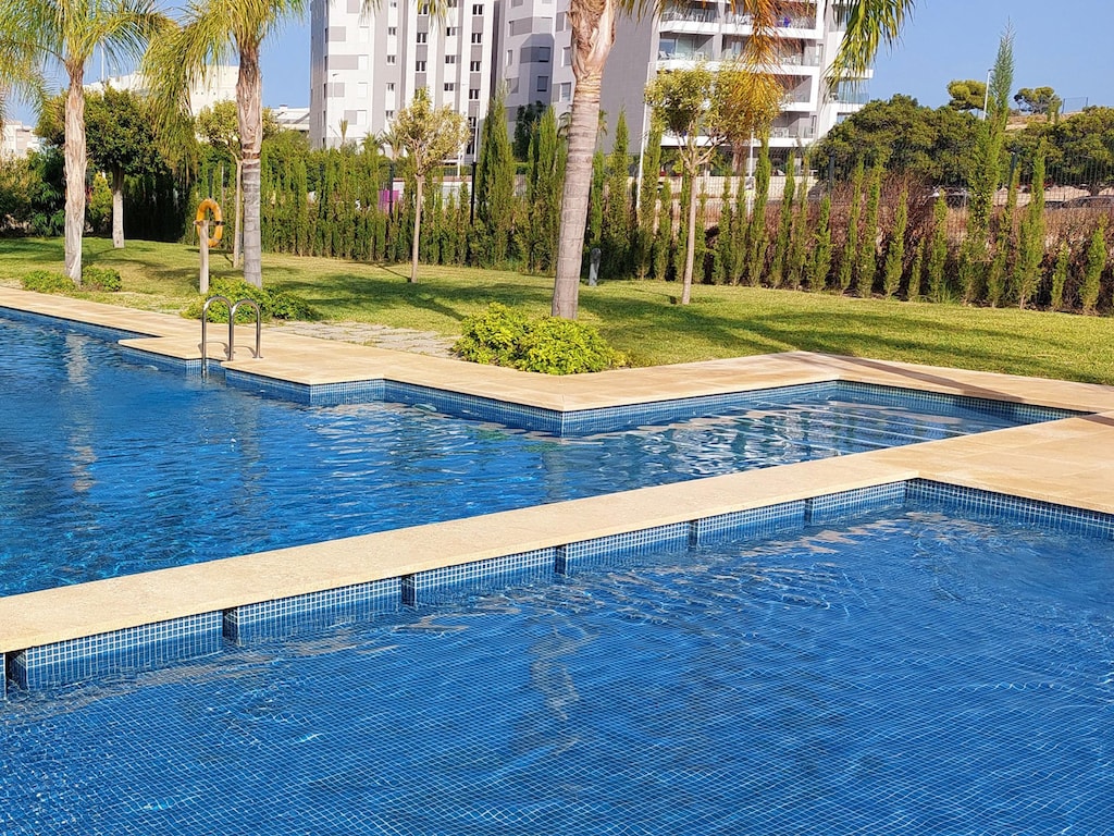 Appartement in Villajoyosa met Zeezicht & Zwembad