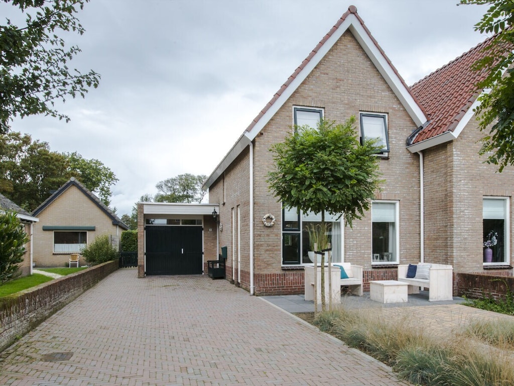 Vakantiehuis in Nes met zwembad