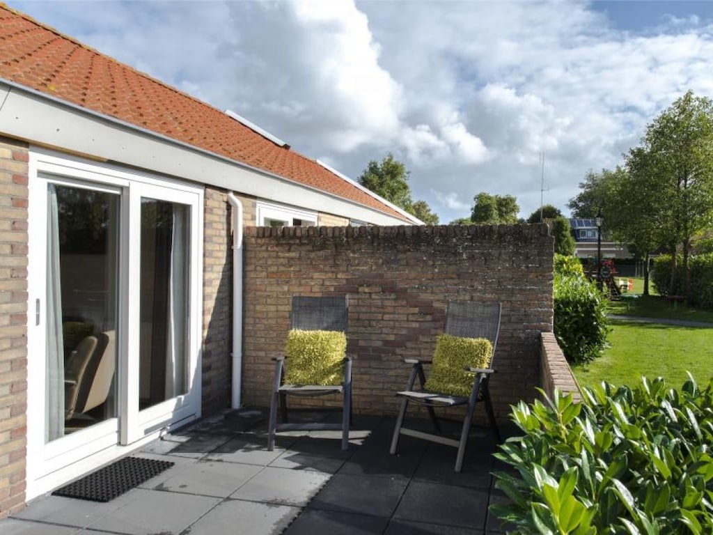 Vakantiehuis in Nes met zwembad