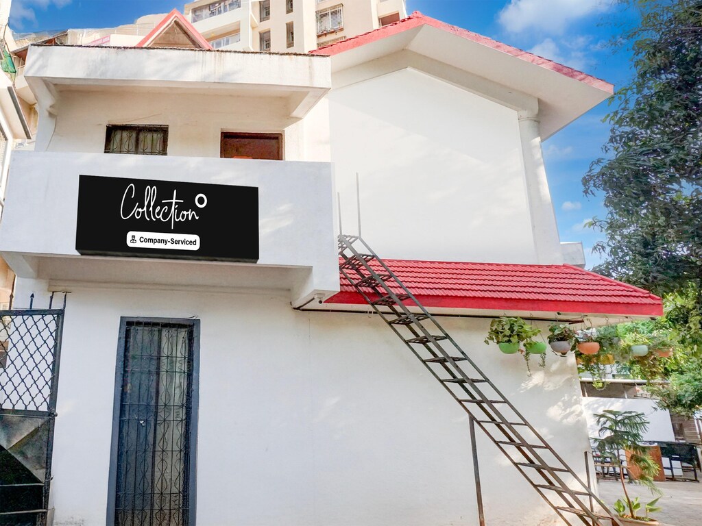 Super Baner dichtbij de snelweg Mumbai Pune