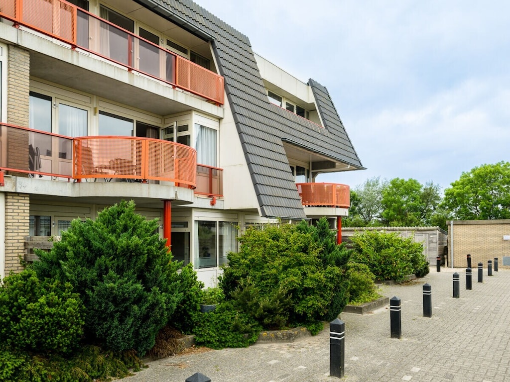 Vakantieappartement in Buren met zwembad
