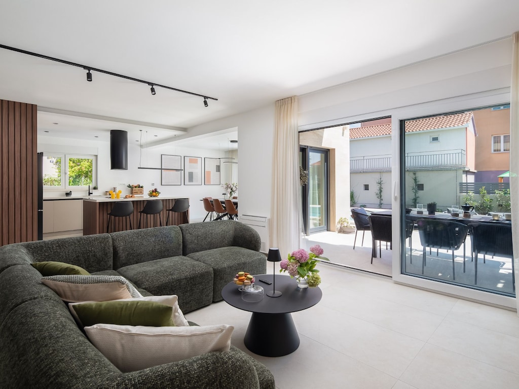 Villa Prima Lux - Four Bedroom Villa with Pool