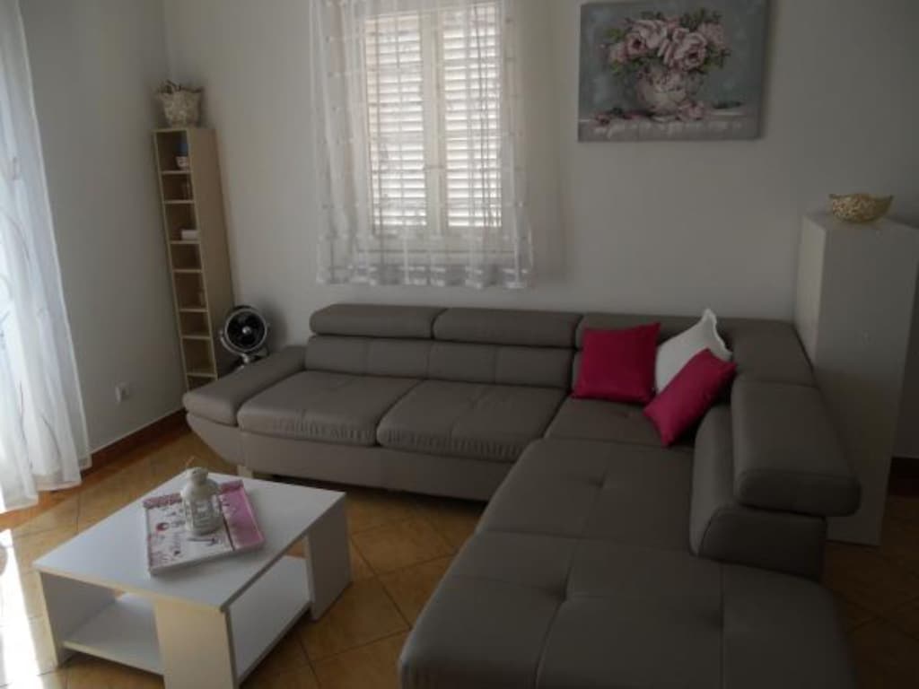 Apartments Dea & Paula - Classic Two Bedroom Apartment with Terrace