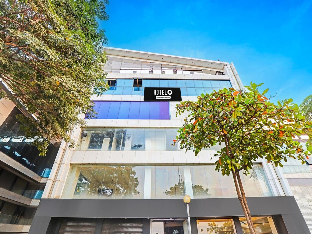 Super Hotel O Althan Voorheen Hotel Niraant