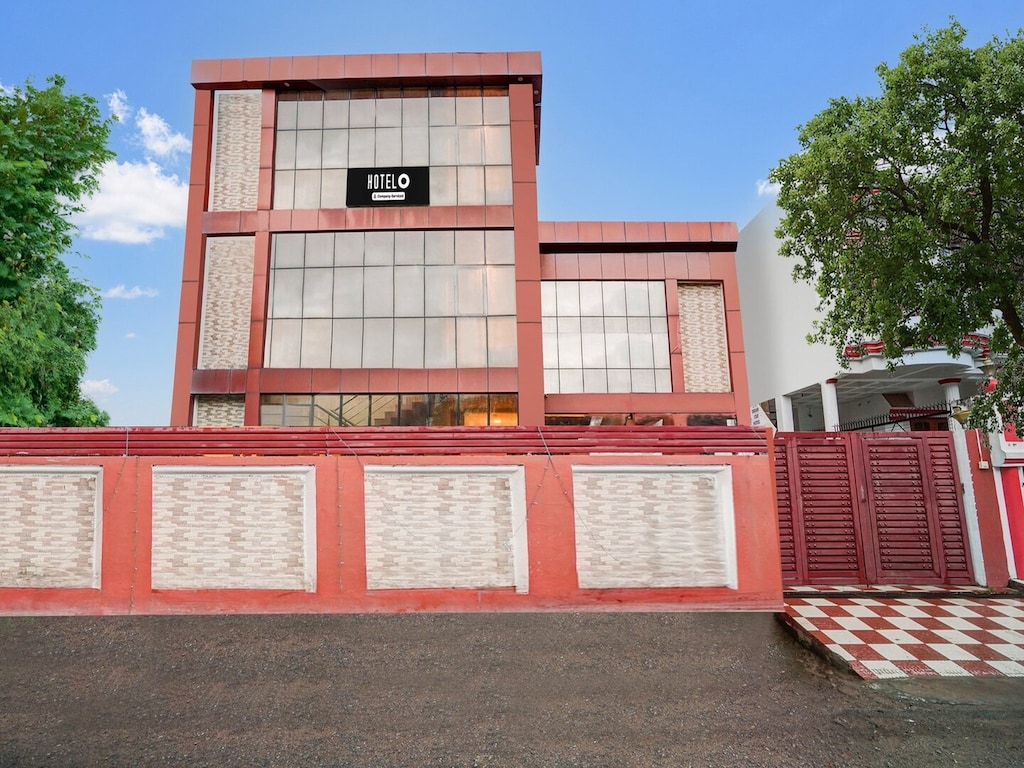Hotel O Jankipuram Vikas Nagar