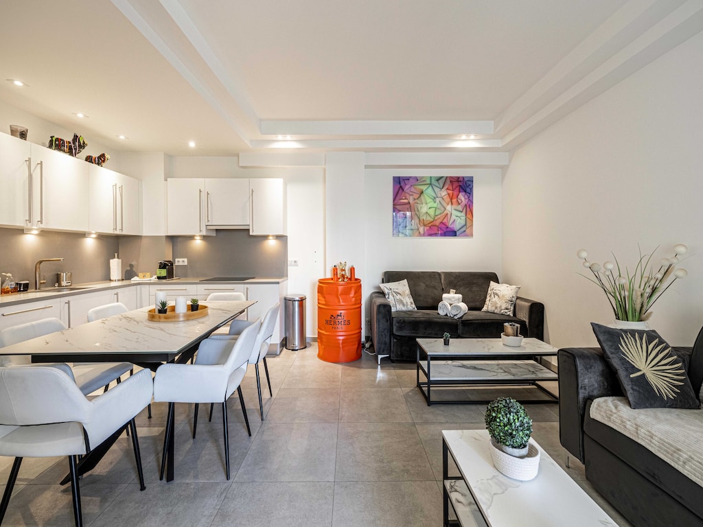Modern appartement met balkon - Cannes/Croisette