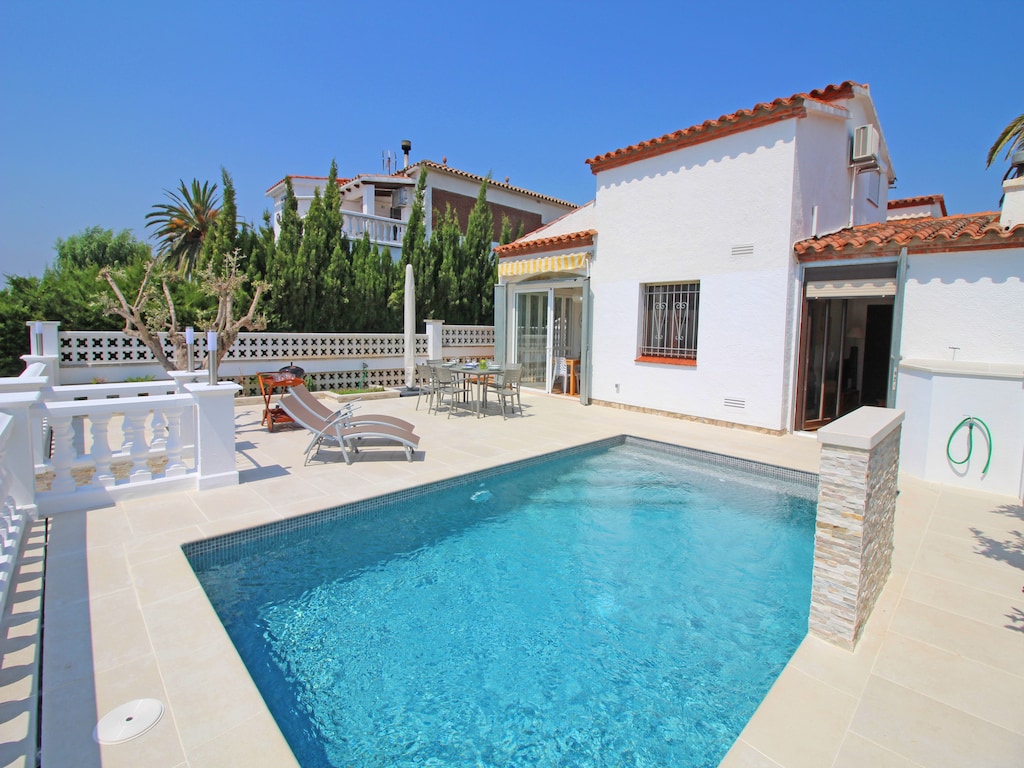 Villa in Empuriabrava met Privézwembad