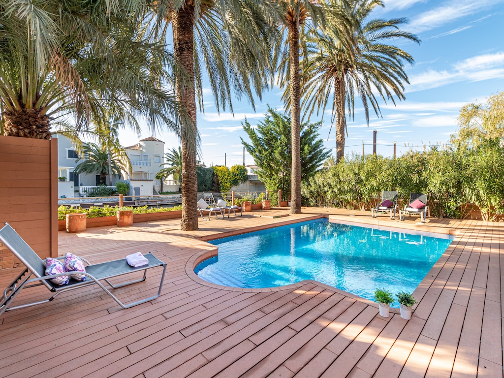 Villa in Empuriabrava met Zwembad en Aanlegplaats
