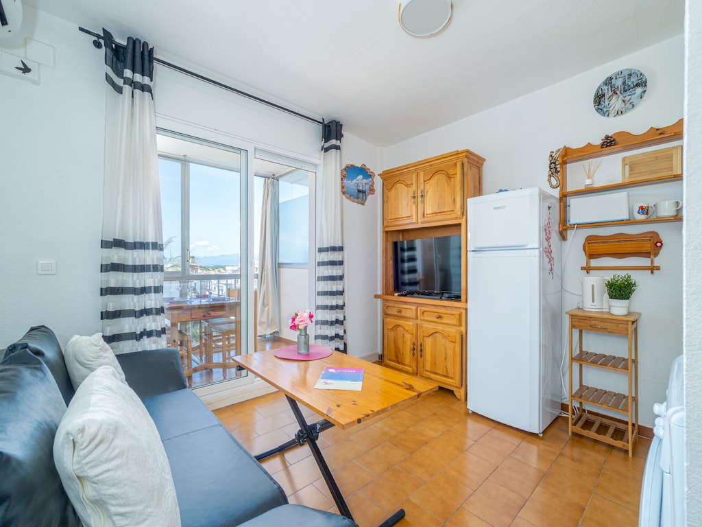 Villa in Empuriabrava mit Pool am Kanal