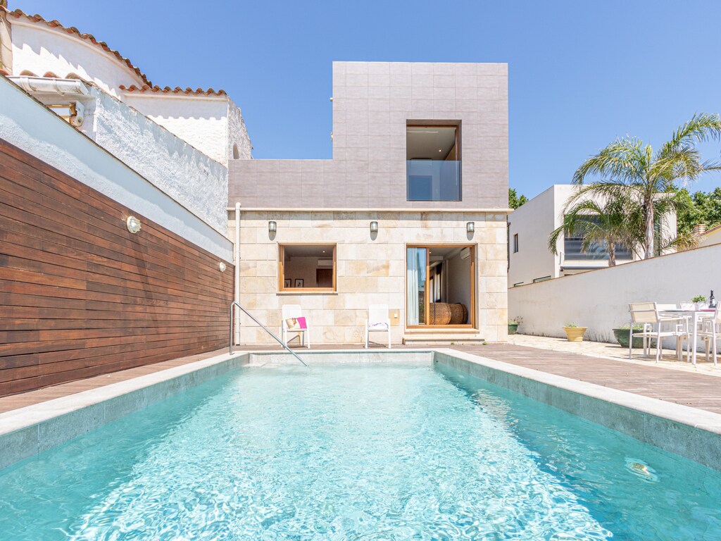 Villa in Empuriabrava met Zwembad en Steiger