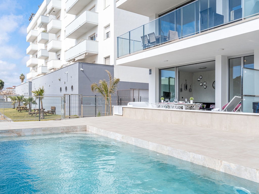 Appartement in Roses bij Strand & Zwembad