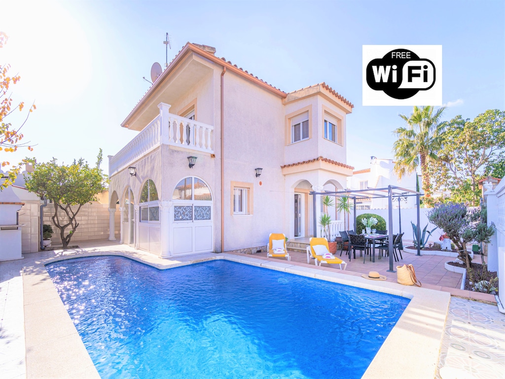 Villa in Empuriabrava met Privézwembad