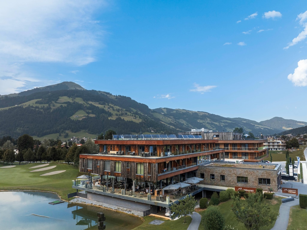 Luxurious penthouse on the golf course